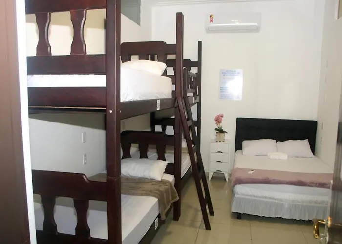 Pesquise Hostel & Viagens