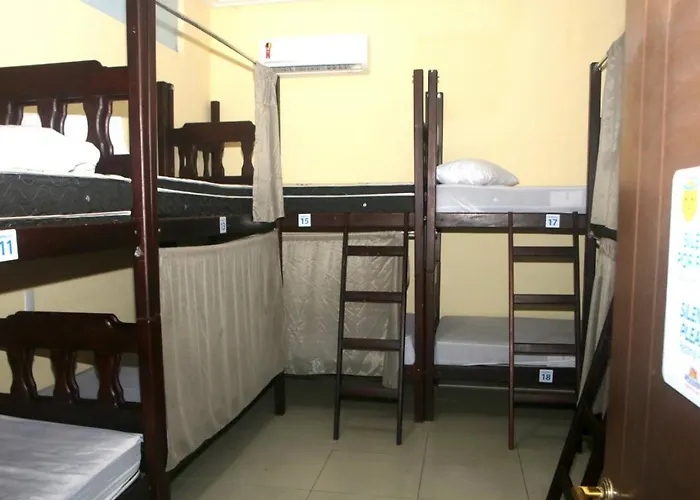 Pesquise Hostel & Viagens